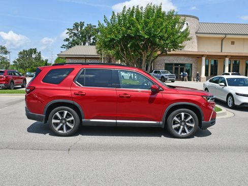 Used 2024 Honda Pilot Touring image 5