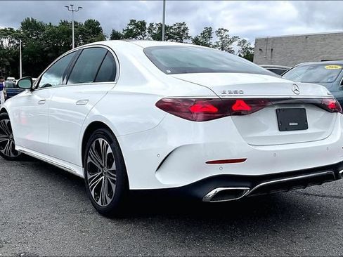 Used 2025 Mercedes-Benz E 350 4MATIC Sedan image 3