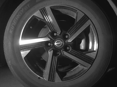Used 2025 Nissan Sentra SV FWD image 13