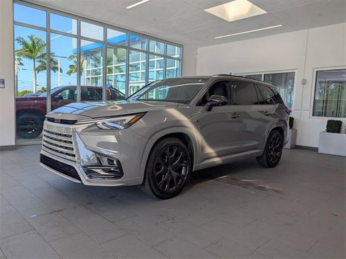 Used 2024 Lexus TX 500h AWD image 3