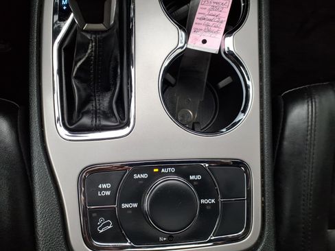 Certified 2022 Jeep Grand Cherokee Limited AWD/4WD image 19
