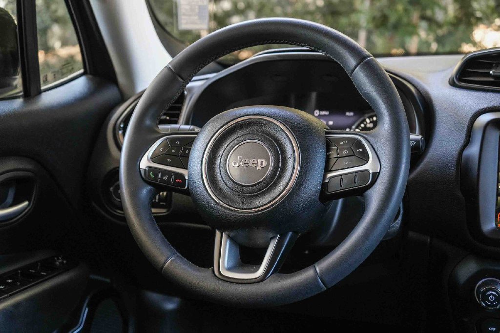 Used 2023 Jeep Renegade Altitude AWD/4WD image 15