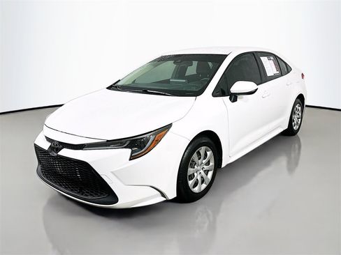 Used 2020 Toyota Corolla LE image 3