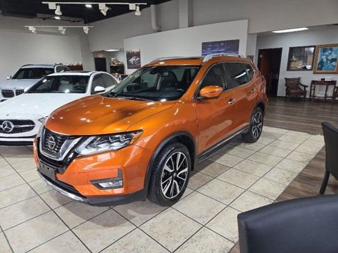 Used 2019 Nissan Rogue SL w/ Premium Package image 3
