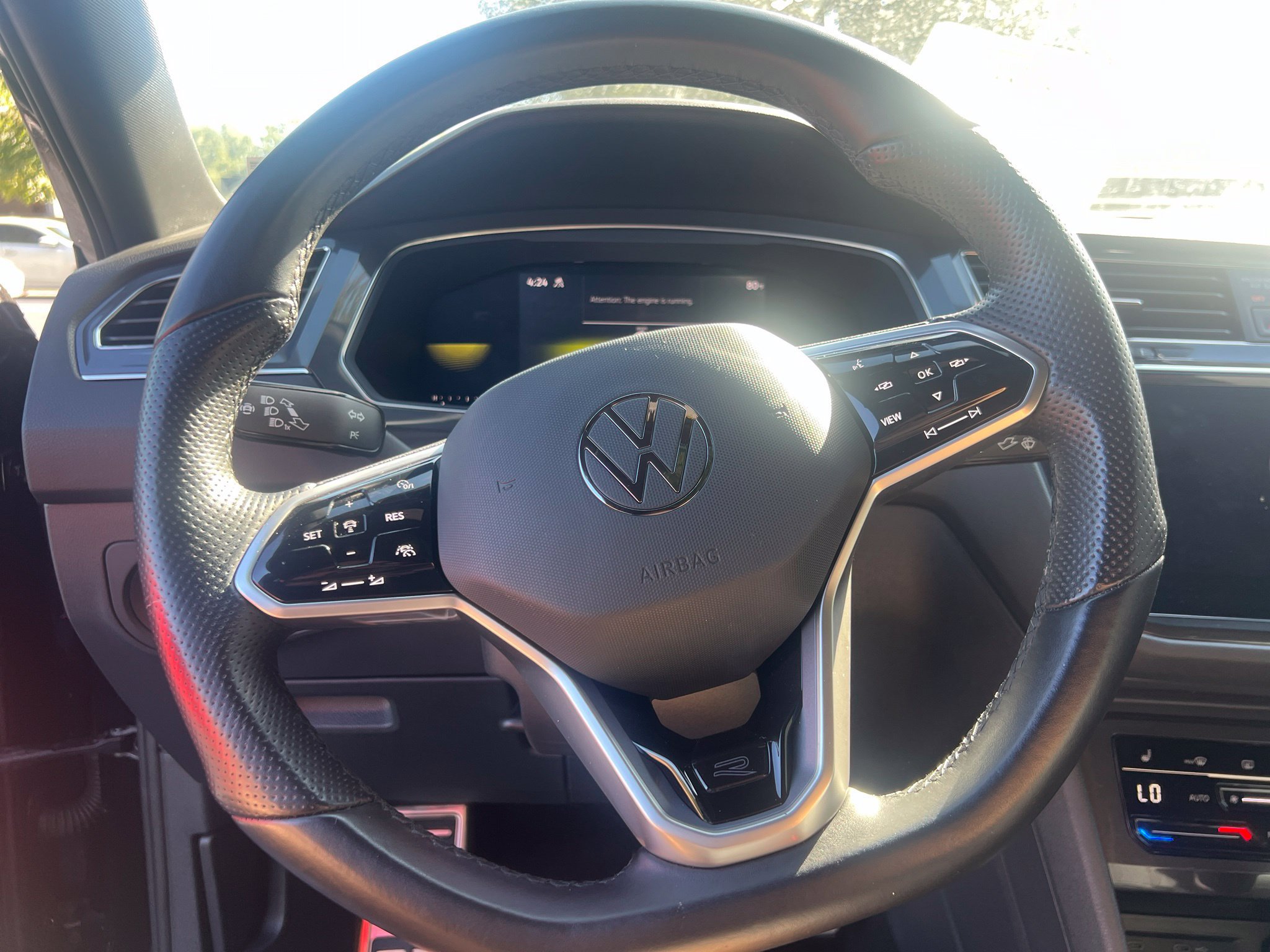 Used 2023 Volkswagen Tiguan SE R-Line AWD/4WD image 17
