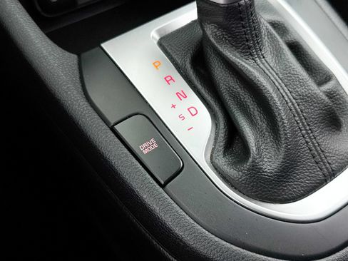 Used 2022 Kia Forte LXS w/ LXS Technology Package FWD image 8