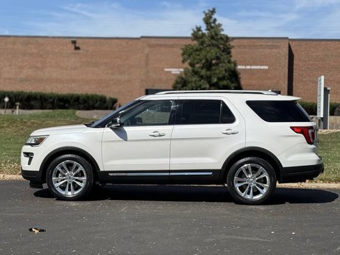 Used 2019 Ford Explorer XLT w/ Equipment Group 202A FWD image 5