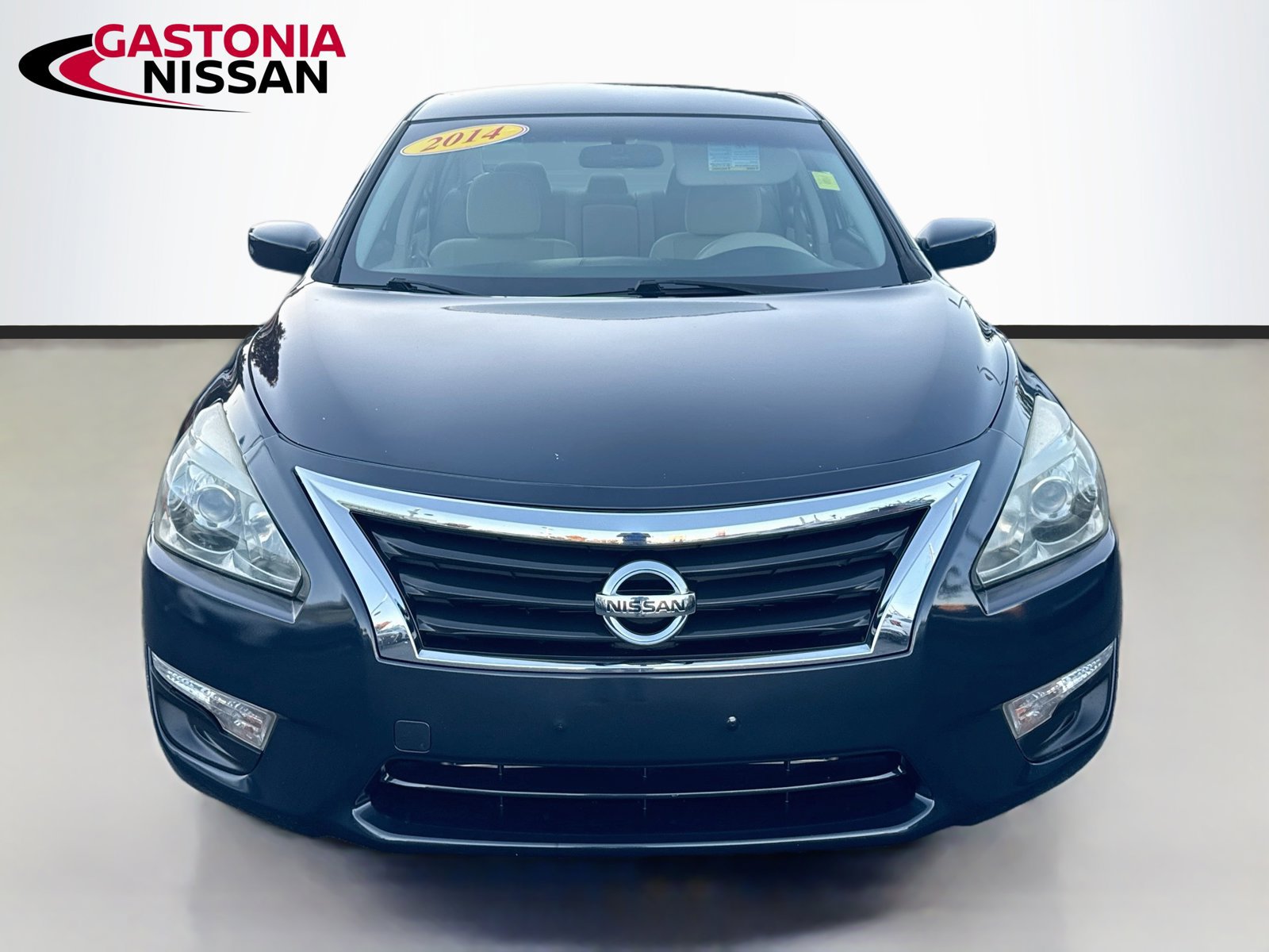 Used 2014 Nissan Altima 2.5 S w/ Sport Value Package FWD image 2