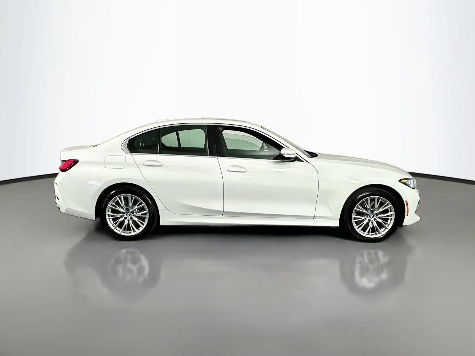 Used 2024 BMW 330i xDrive Sedan w/ Premium Package AWD/4WD image 9