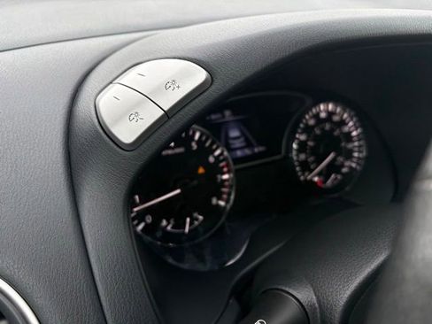 Used 2020 Nissan Pathfinder SV AWD/4WD image 23