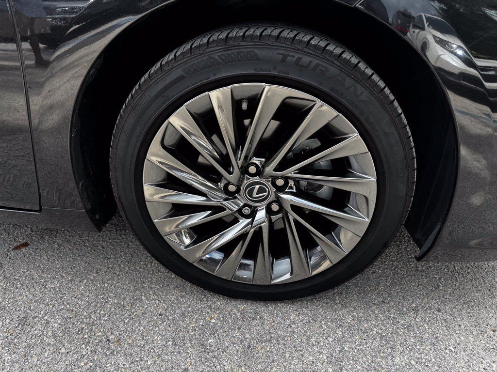 Certified 2025 Lexus ES 300h w/ Technology Package FWD image 10