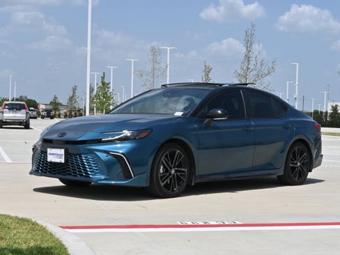 Used 2025 Toyota Camry XSE w/ Premium Plus Package FWD image 5