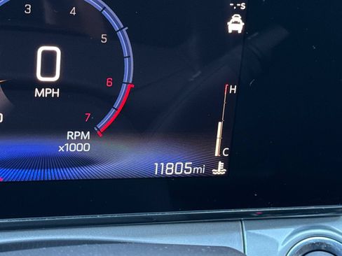 Used 2025 Chevrolet Trax LT FWD image 29