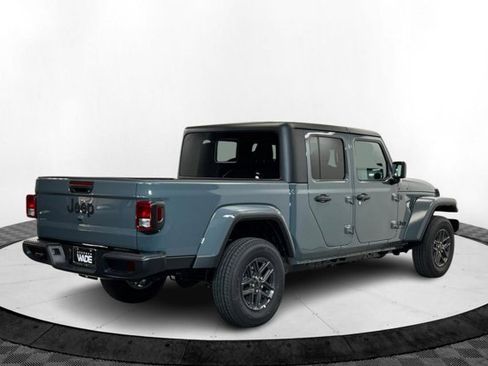 New 2025 Jeep Gladiator Sport image 5
