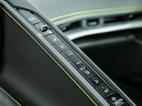 Used 2021 Chevrolet Corvette Stingray Premium Conv w/ Z51 Performance Package image 39