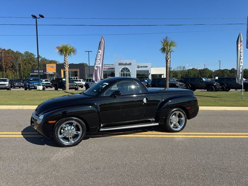 Used 2004 Chevrolet SSR w/ Preferred Equipment Group image 13