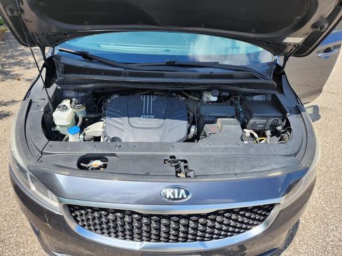 Used 2017 Kia Sedona LX w/ LX Essentials Premium Package FWD image 15