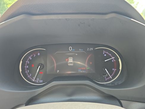 Used 2019 Toyota RAV4 Limited w/ Cold Weather Package FWD image 18