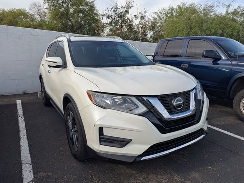 Used 2019 Nissan Rogue SV w/ Sun & Sound Touring Package image 4