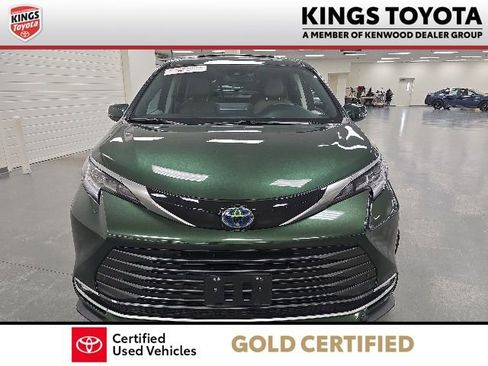 Certified 2024 Toyota Sienna Limited FWD image 3