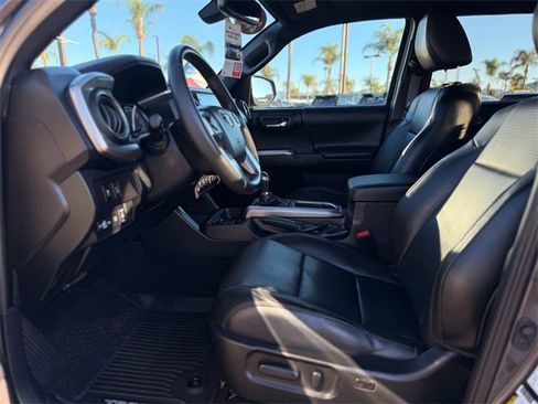 Used 2021 Toyota Tacoma Limited image 17