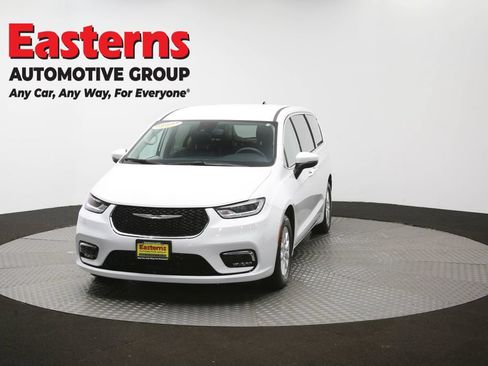 Used 2023 Chrysler Pacifica Touring-L FWD image 55