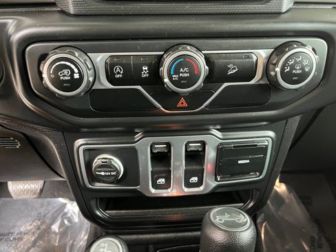 Used 2018 Jeep Wrangler Sport S image 30