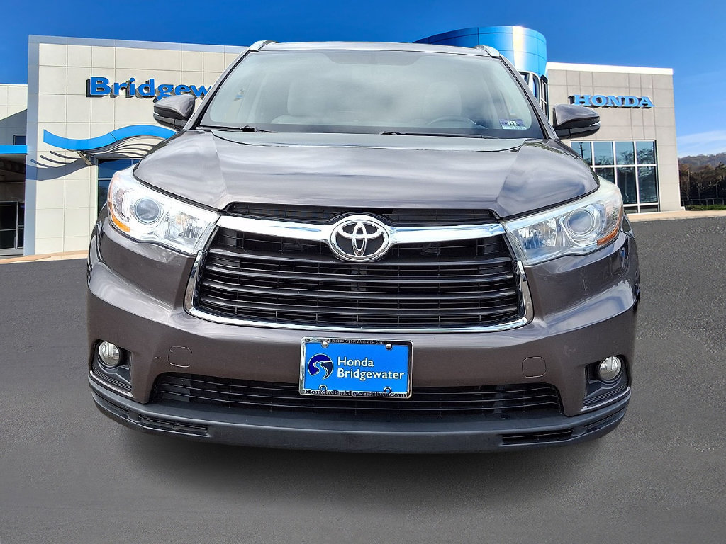 Used 2015 Toyota Highlander XLE FWD image 2