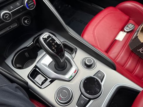 Used 2023 Alfa Romeo Giulia Veloce image 29