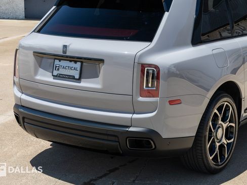 Used 2022 Rolls-Royce Cullinan Black Badge w/ Dark Exterior Package AWD/4WD image 16