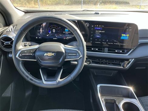 Used 2025 Chevrolet Equinox LT image 10