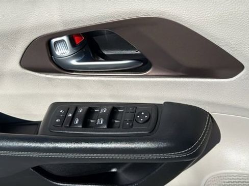 Used 2023 Chrysler Voyager LX FWD image 22