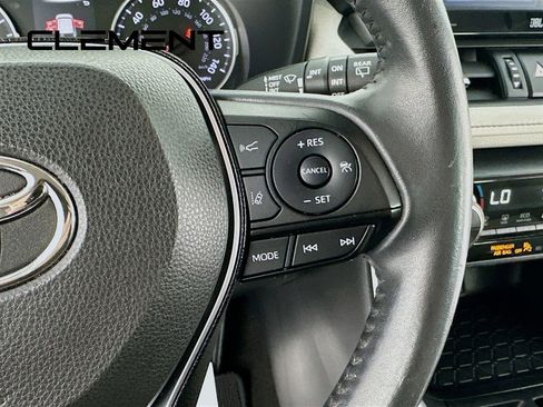 Used 2020 Toyota RAV4 XLE Premium FWD image 17