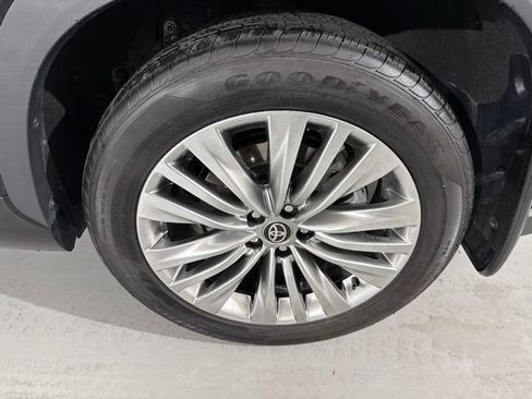 Used 2025 Toyota Highlander Platinum AWD/4WD image 7