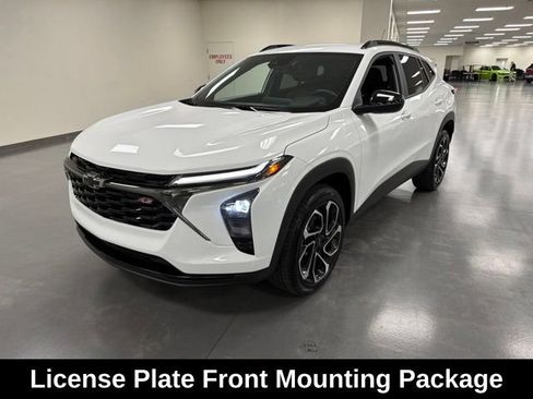 Used 2025 Chevrolet Trax RS w/ Driver Confidence Package FWD image 3