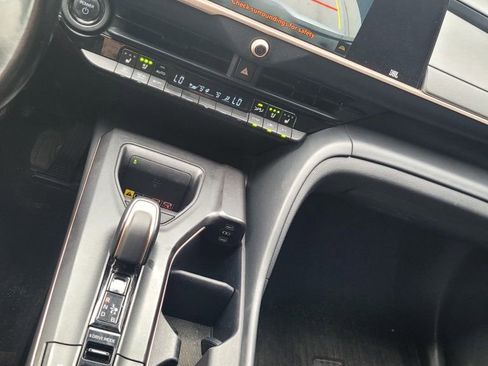 Used 2023 Toyota Crown Limited image 13