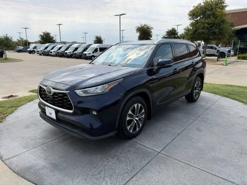 Used 2020 Toyota Highlander XLE AWD/4WD image 3