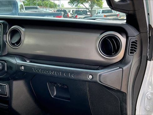 Used 2020 Jeep Wrangler Sport image 22