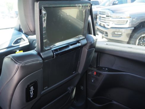 New 2025 Chrysler Pacifica Select w/ Uconnect Theater Family Group image 24