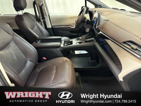 Used 2021 Toyota Sienna Platinum image 18