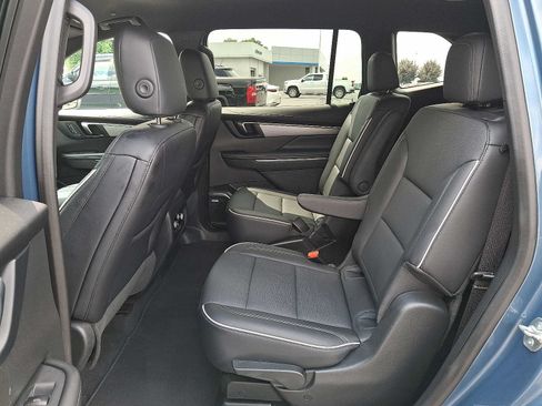 Used 2025 Buick Enclave Preferred AWD/4WD image 10
