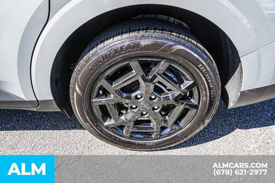 Used 2025 Kia Carnival SX w/ SX Dark Edition Package FWD image 16