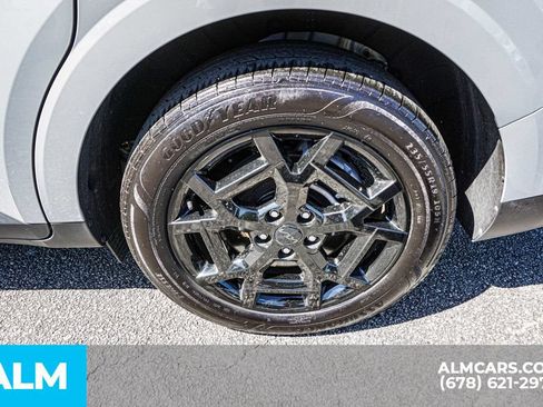 Used 2025 Kia Carnival SX w/ SX Dark Edition Package FWD image 16