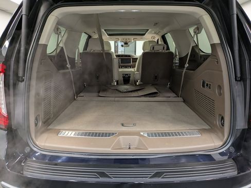 Used 2022 GMC Yukon XL Denali w/ Denali Premium Package image 23