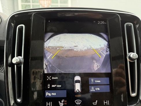 Used 2020 Volvo XC40 T5 R-Design image 16