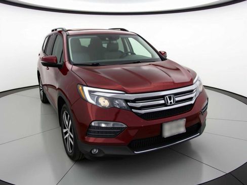 Used 2018 Honda Pilot Touring image 3