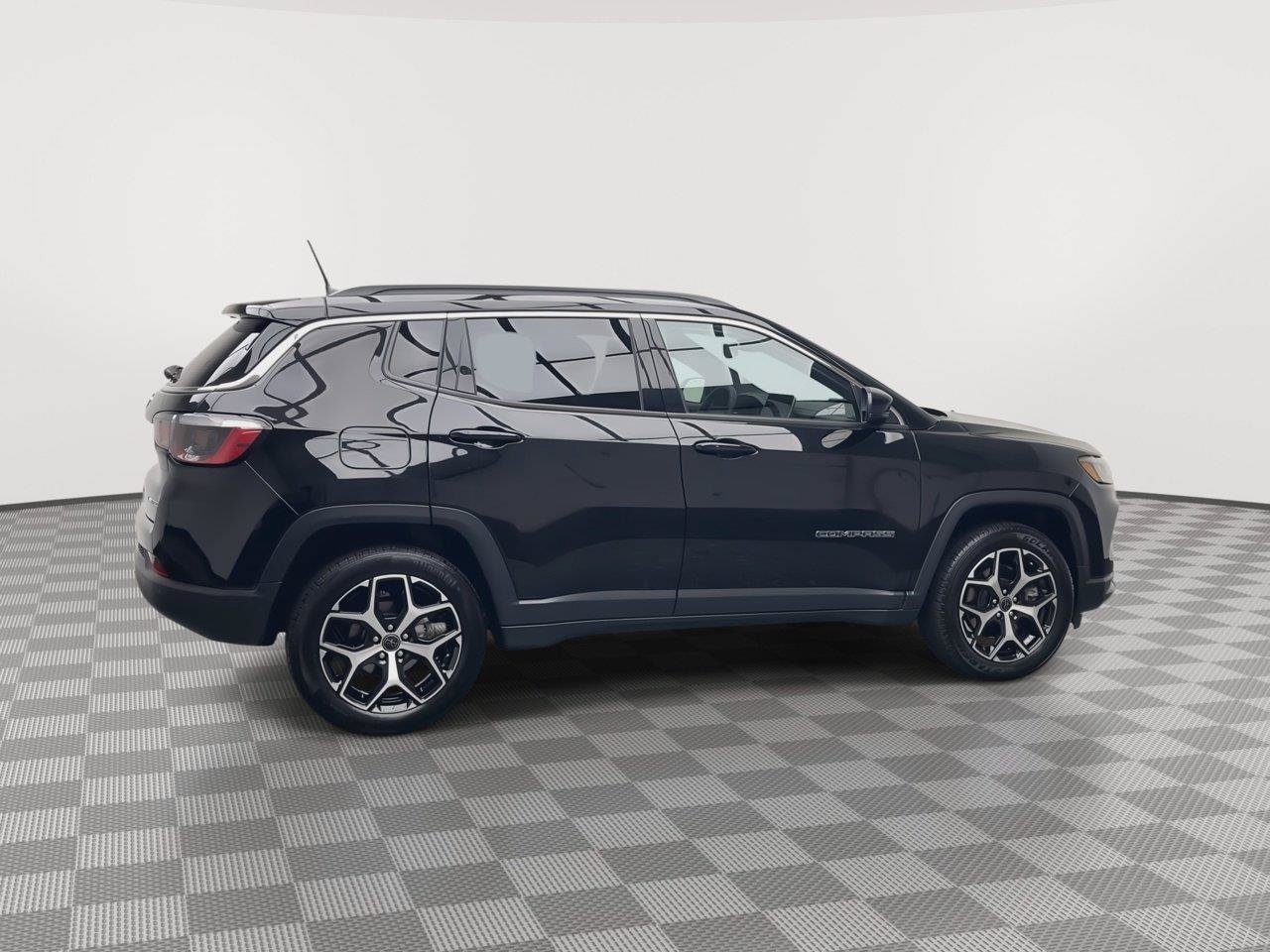Used 2025 Jeep Compass Limited AWD/4WD image 36