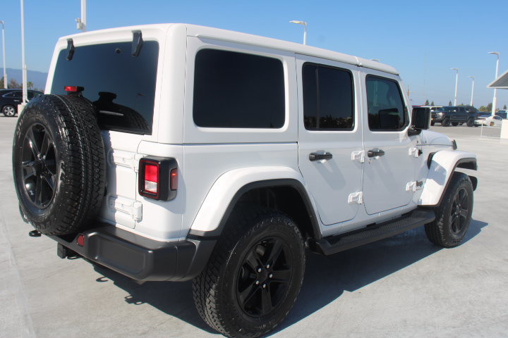 Used 2023 Jeep Wrangler Unlimited Sahara AWD/4WD image 3