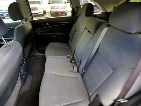 Used 2020 Kia Sorento AWD V6 image 10