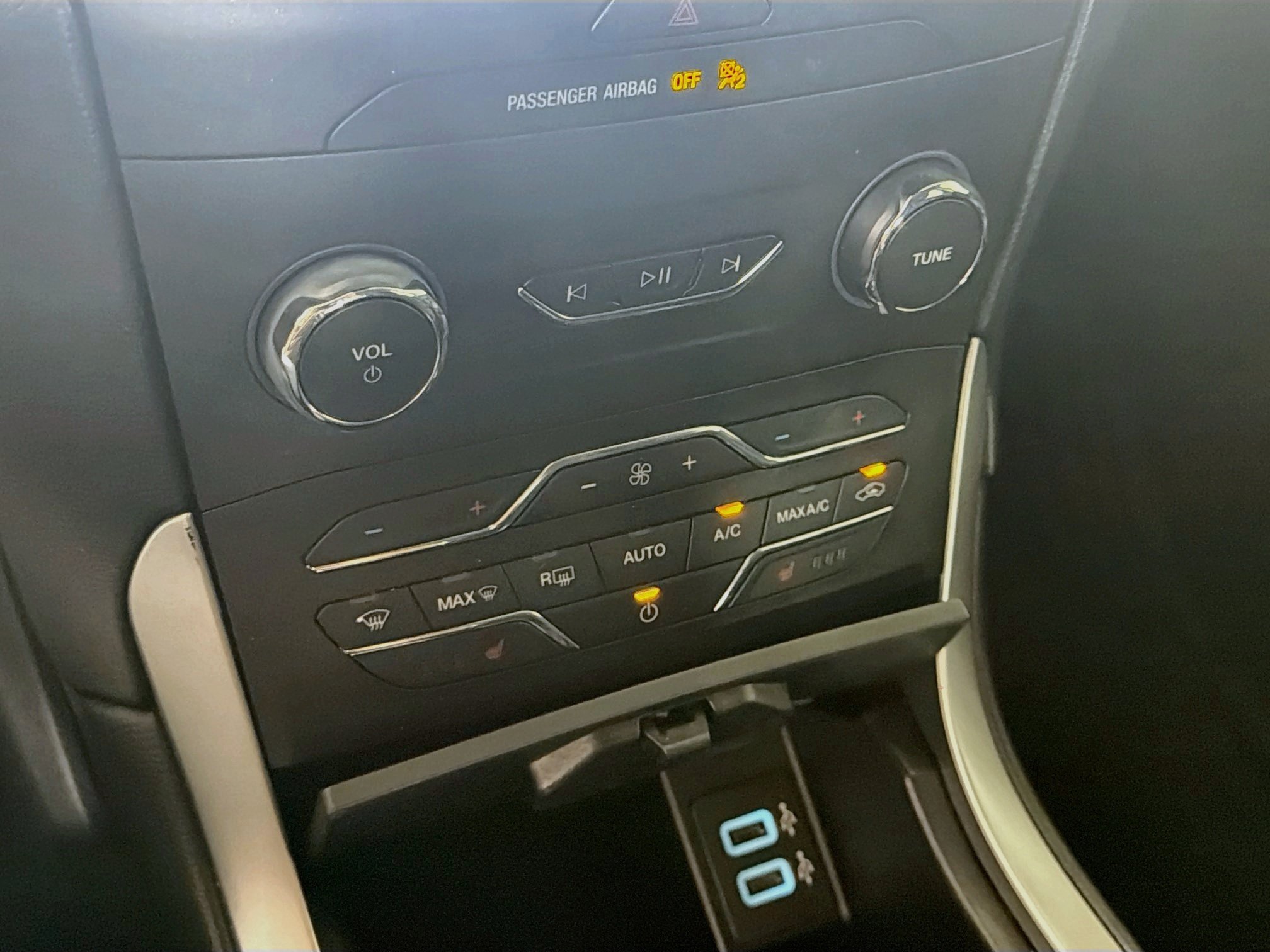 Used 2019 Ford Edge SEL w/ Equipment Group 201A FWD image 24